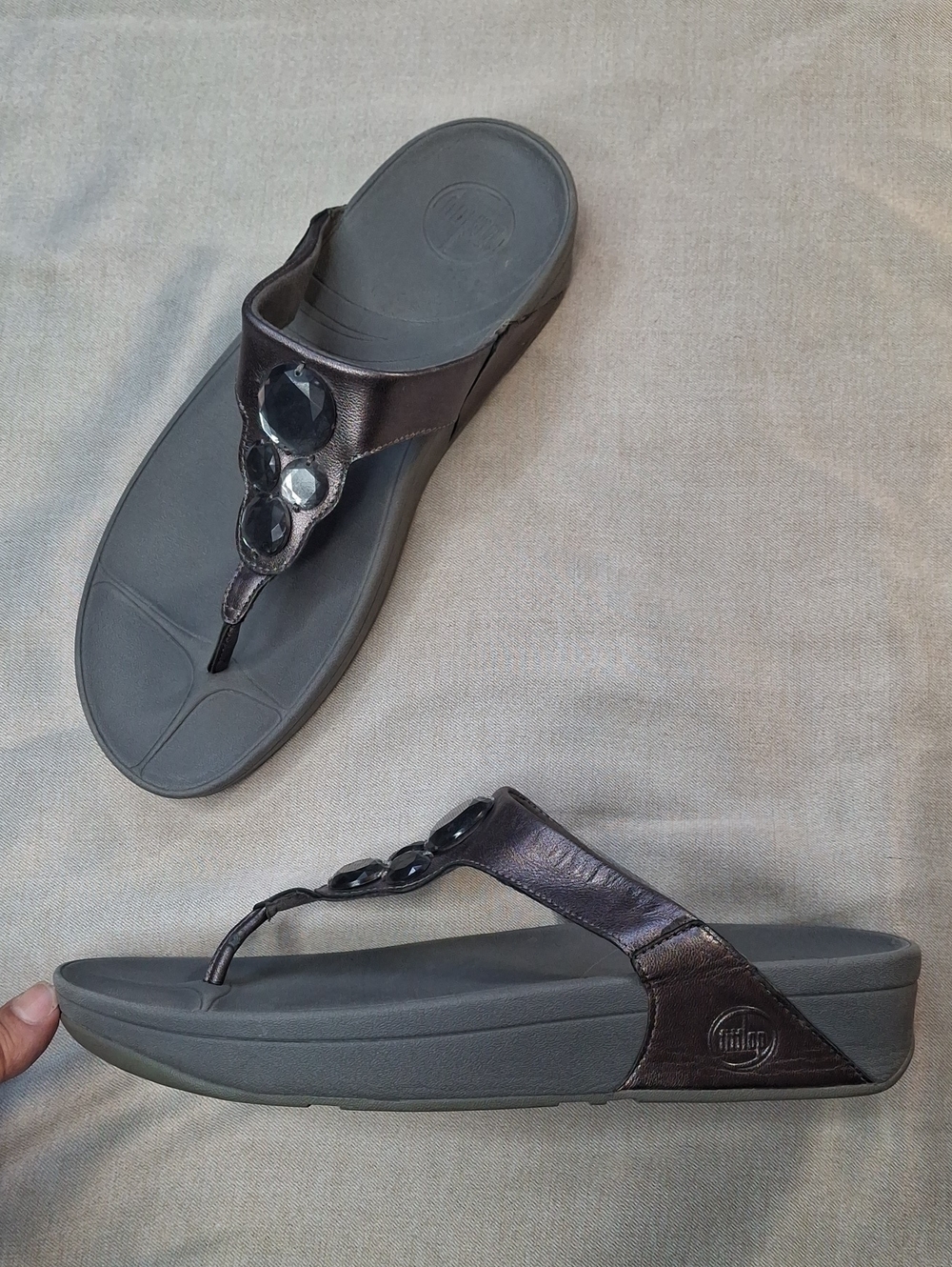 FitFlop Lunetta Metallic Deep Purple Patent Jeweled Thong Sandals US 11 EU 43